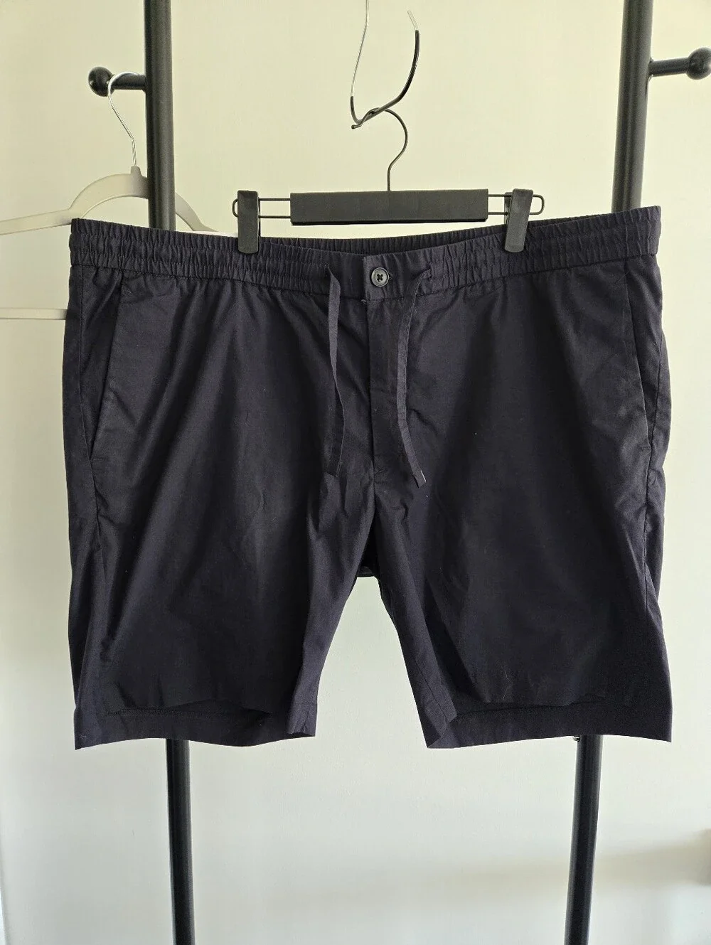 New. H&M Men’s XXL Black Pull-On Shorts – Regular Fit